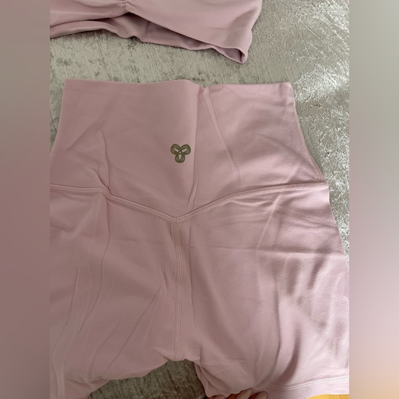 Aritzia TNA cupid pink activewear set in butter - Picture 6 of 10